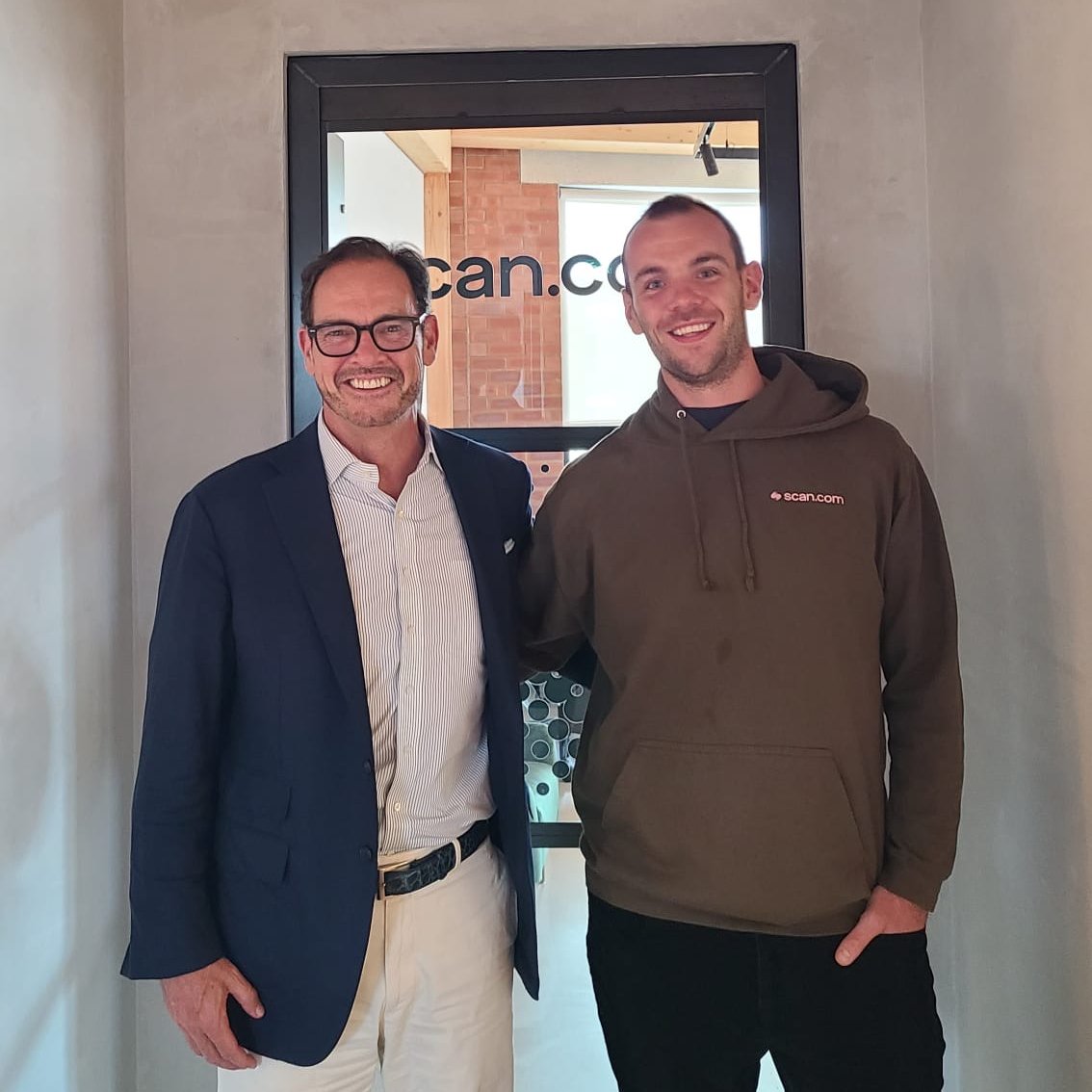 Our Founder & CEO @reidzeis is at @scandotcom_uk's HQ in London w/ @ukcharliee promoting our mission to make sure that every person, injured through no fault of their own, gets access to the quality medical care they deserve. #DontJustSettleGain