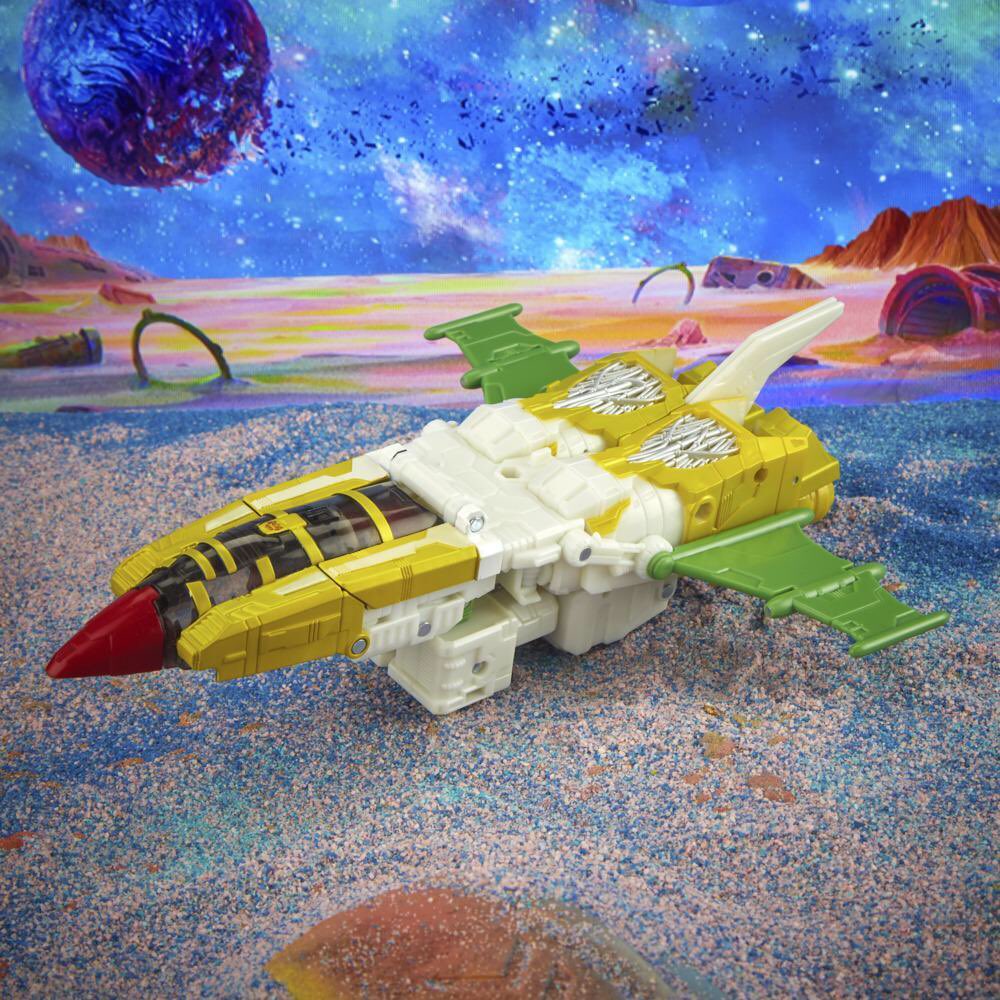 JesseWittenrich's tweet image. So. It looks like Legacy Thrust is Earthrise Starscream.

But I would have used Jhiaxus. It would be like 70% remold but the silhouette would read so much closer