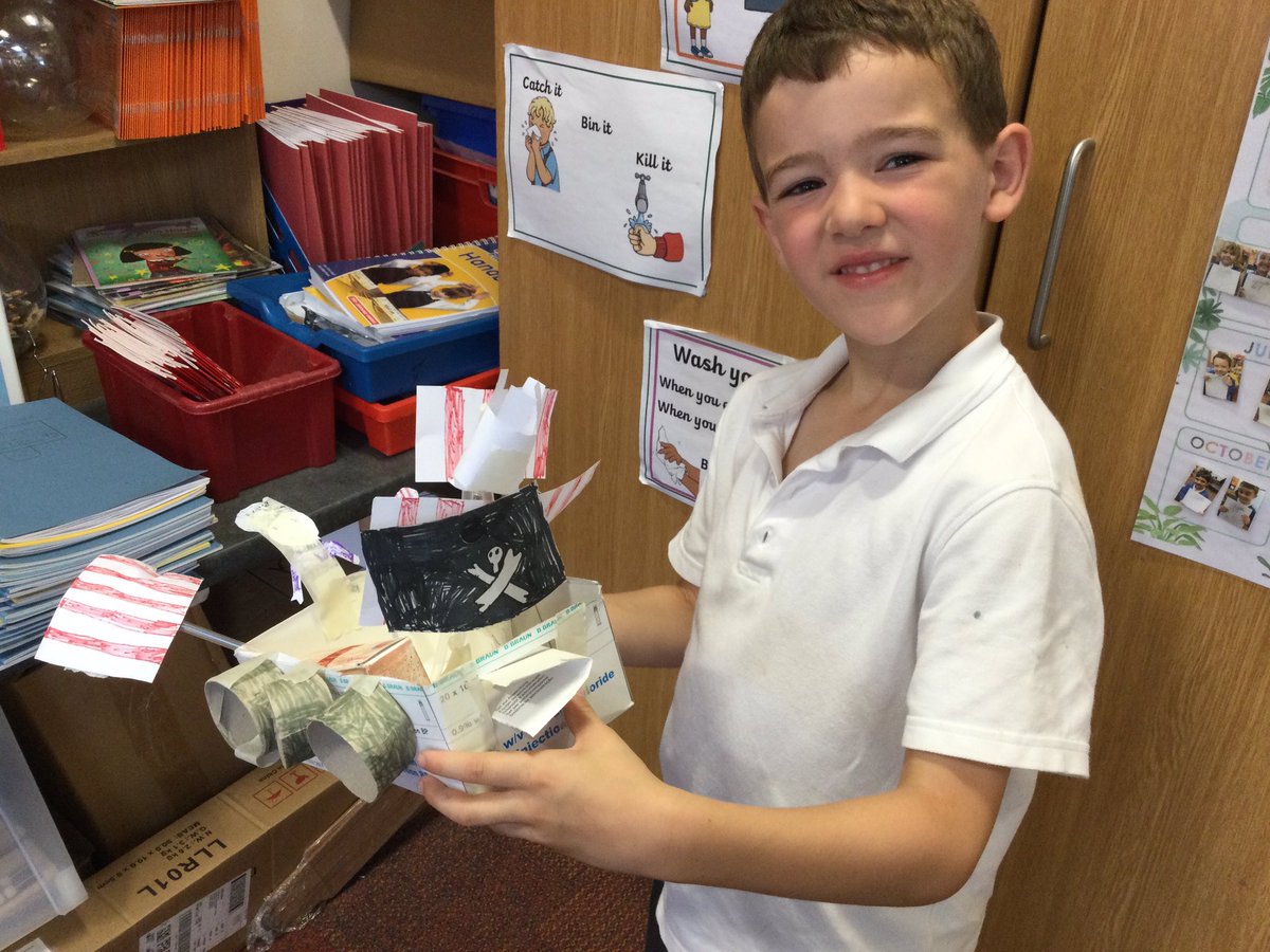 gfprimarycov's tweet image. Reception have been busy creating these super pirate ships. #GFReception #pirates #junkmodelling 🏴‍☠️🏴‍☠️