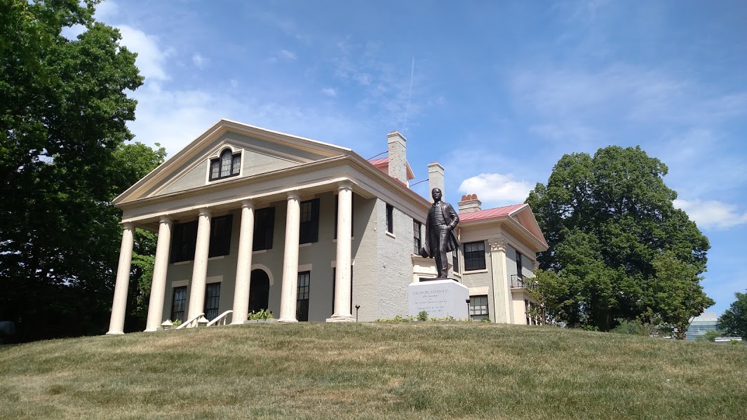 Looking to visit some presidential sites this summer? Here are a few of our favorites: @TJMonticello @GarfieldNPS @GrantCottage @TRInauguralSite Share your recommendations in the comments!