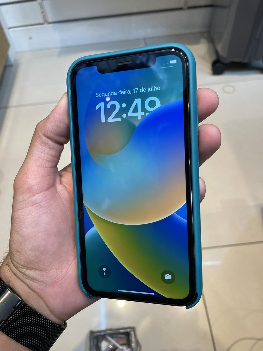 alexslc2's tweet photo. Pessoal tô vendendo este iPhone XR 64gb no precinho por 1500,0. Precisando da grana urgente. Da Rt pra me ajudar 🥹 https://t.co/6HqUa3fXVr