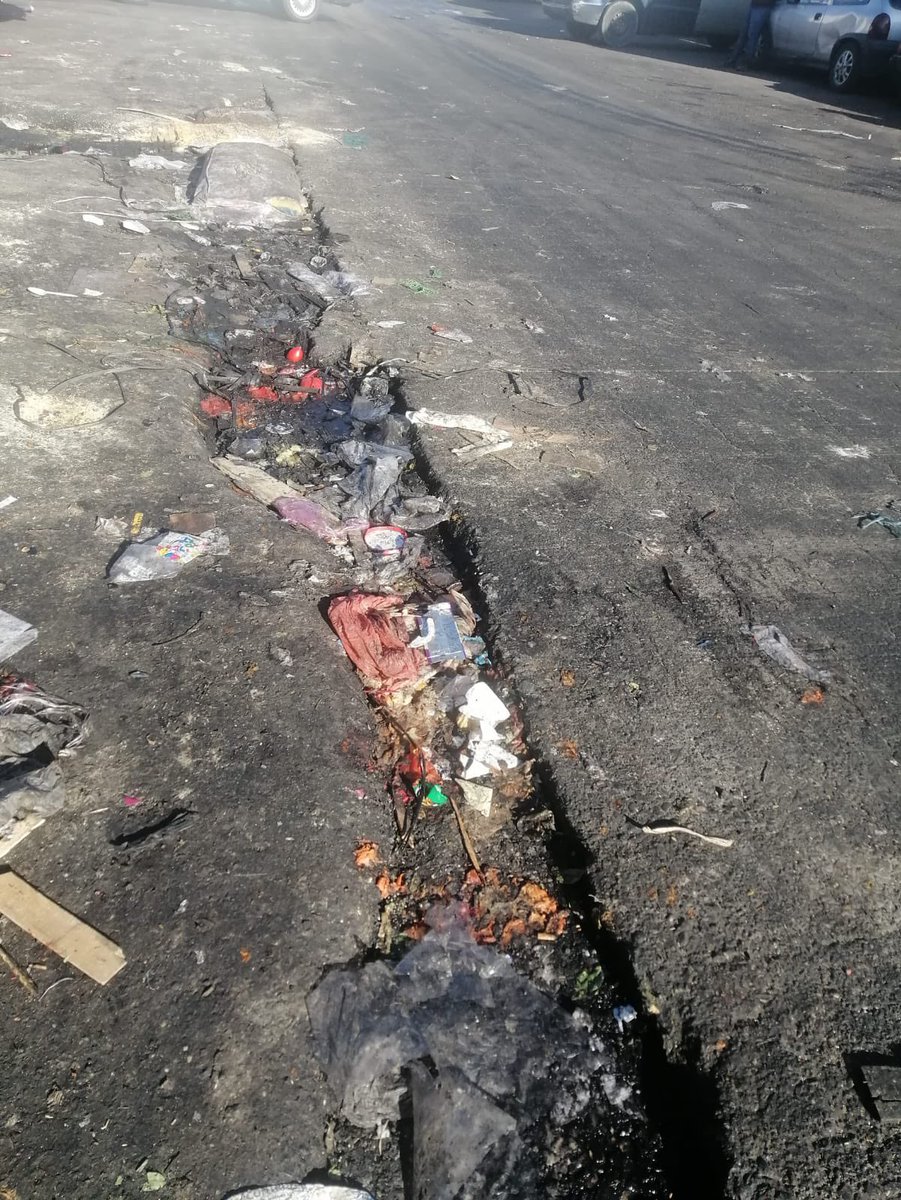 angiemunoz79's tweet photo. Estimado @martibatres en múltiples ocasiones le hemos pedido ayuda y como es su costumbre usted no ESCUCHA a la ciudadanía ni al Pueblo, los participantes siguen demandando el abandono de la Central de Abasto, la cual está plagada de corrupción, observe por favor su Titular 🧵1/6 https://t.co/a8oDsQaTWh