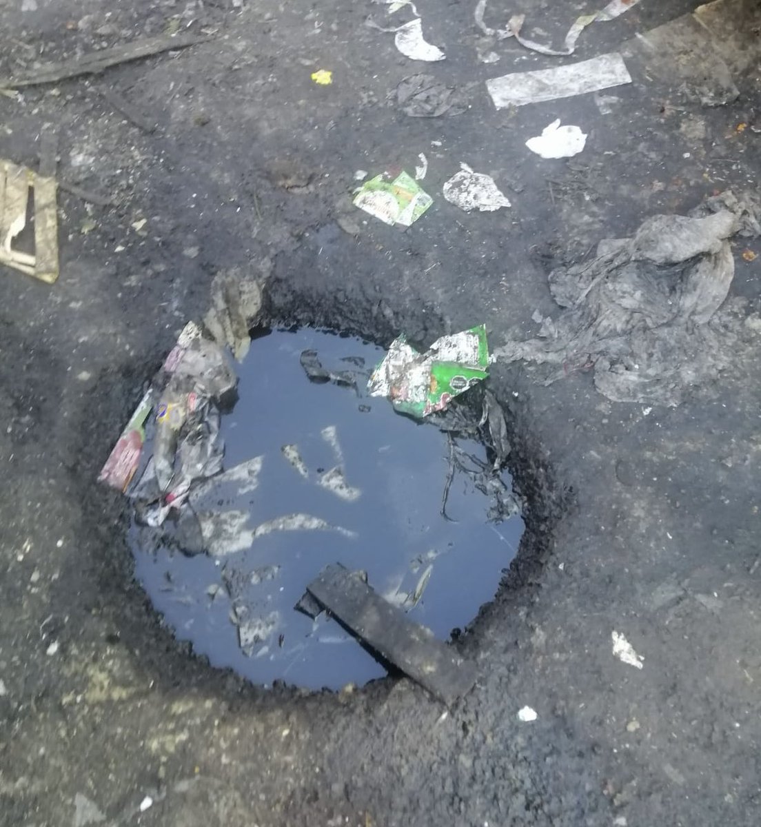 angiemunoz79's tweet photo. Estimado @martibatres en múltiples ocasiones le hemos pedido ayuda y como es su costumbre usted no ESCUCHA a la ciudadanía ni al Pueblo, los participantes siguen demandando el abandono de la Central de Abasto, la cual está plagada de corrupción, observe por favor su Titular 🧵1/6 https://t.co/a8oDsQaTWh