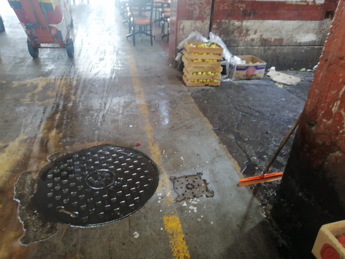 angiemunoz79's tweet photo. Estimado @martibatres en múltiples ocasiones le hemos pedido ayuda y como es su costumbre usted no ESCUCHA a la ciudadanía ni al Pueblo, los participantes siguen demandando el abandono de la Central de Abasto, la cual está plagada de corrupción, observe por favor su Titular 🧵1/6 https://t.co/a8oDsQaTWh