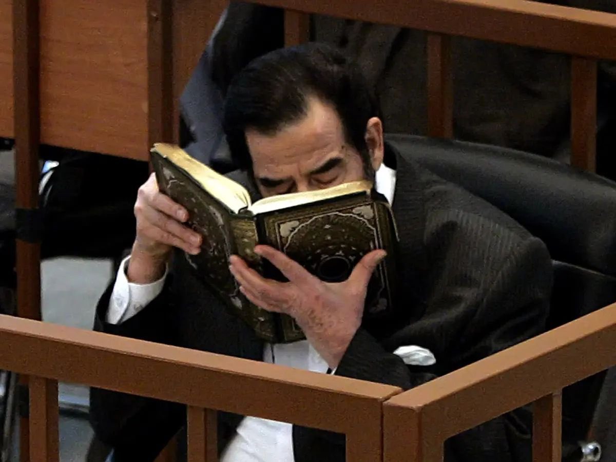 إِنَّا أَنزَلْنَاهُ قُرْآنًا عَرَبِيًّا لَّعَلَّكُمْ تَعْقِلُونَ
صدق الله العظيم
المصحف الشريف محفوظ بحفظ الله له، ومحفوظ في قلوبنا.
ولا يضر الإسلام والمسلمين نهيق الملحدين.