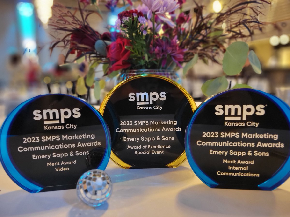 ESS_emerysapp's tweet photo. Last week, SMPS #KansasCity hosted their 2023 Marketing and Communications Awards Gala recognizing some bada** marketers in the Kansas City A/EC/ industry. We had to call for reinforcements to get our THREE pieces of hardware home π π π
#ESSKC #AwardOfExcellence https://t.co/jHSs1ekBzS