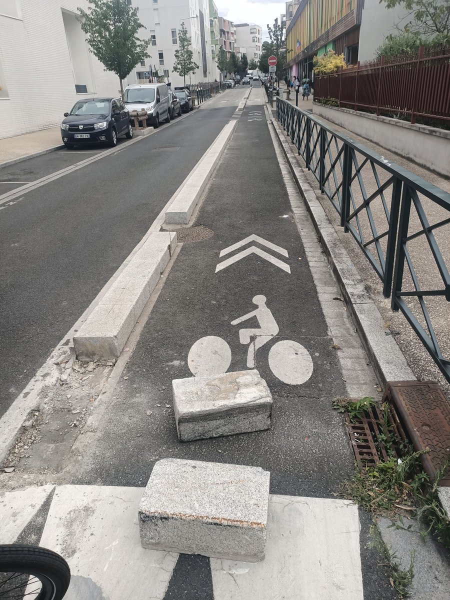 Cyr_Osd's tweet photo. @VilleNanterre j'aimerais signaler une dégradation mettant en danger les cyclistes rue Abdelmalek Sayad. J'ai fait de mon mieux pour les remettre mais il faudrait resceller ces blocs. https://t.co/biG4PUQs2s