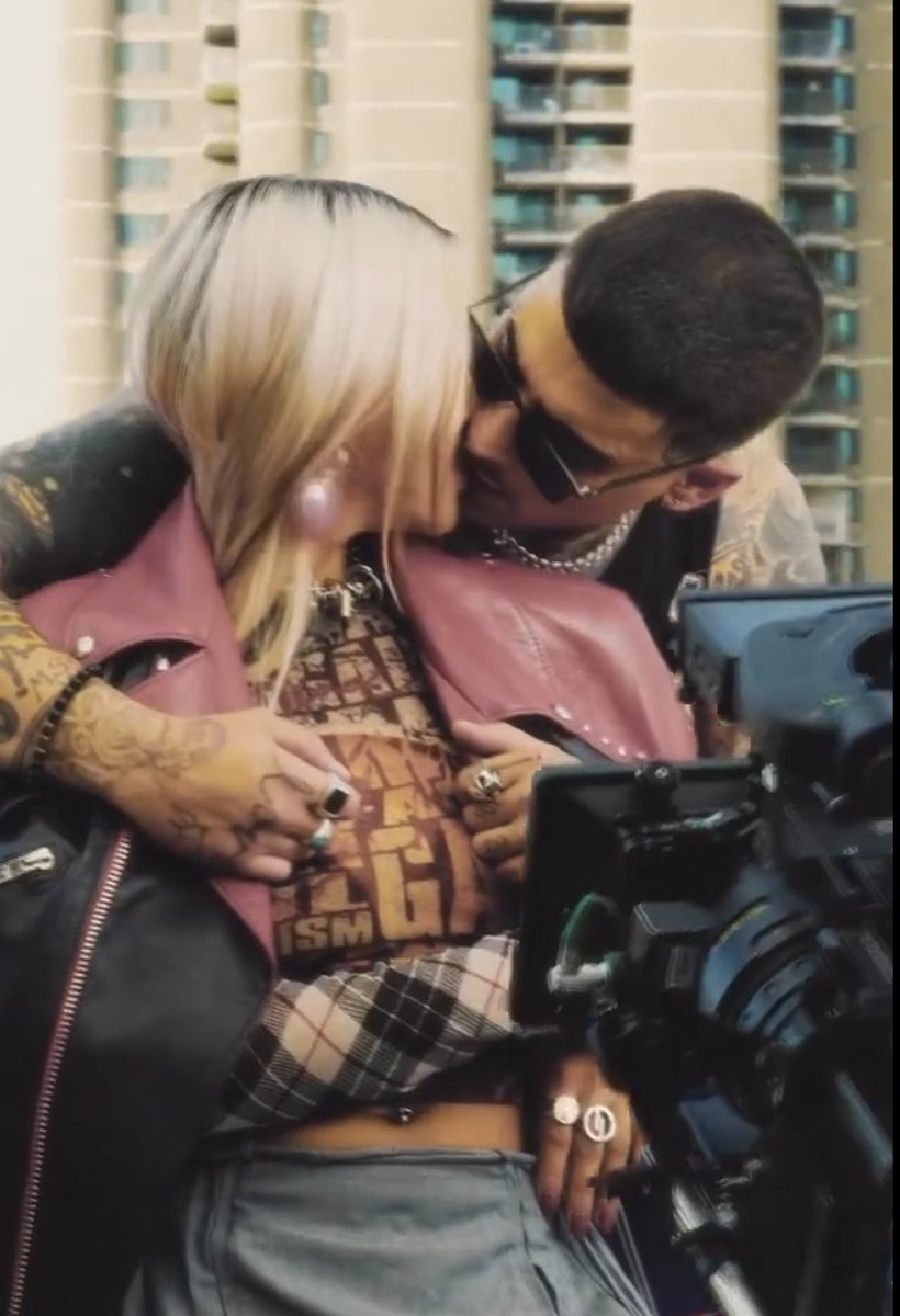 fuchsiadreamz's tweet photo. ZAYN MALIK WHAT THE FUCKKKKK https://t.co/ItndfmrUDP