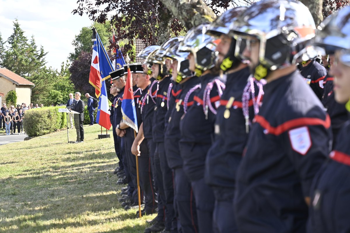 ⚫️🇫🇷Hommage à Manon Labarre, sapeur-pompier volontaire de 19 ans affectée au @sdis_18, tragiquement décédée à la suite d’une intervention dans l’Allier.

Nos pensées s'adressent à ses proches, ses collègues et à tous ceux qui nous protègent au péril de leur vie.