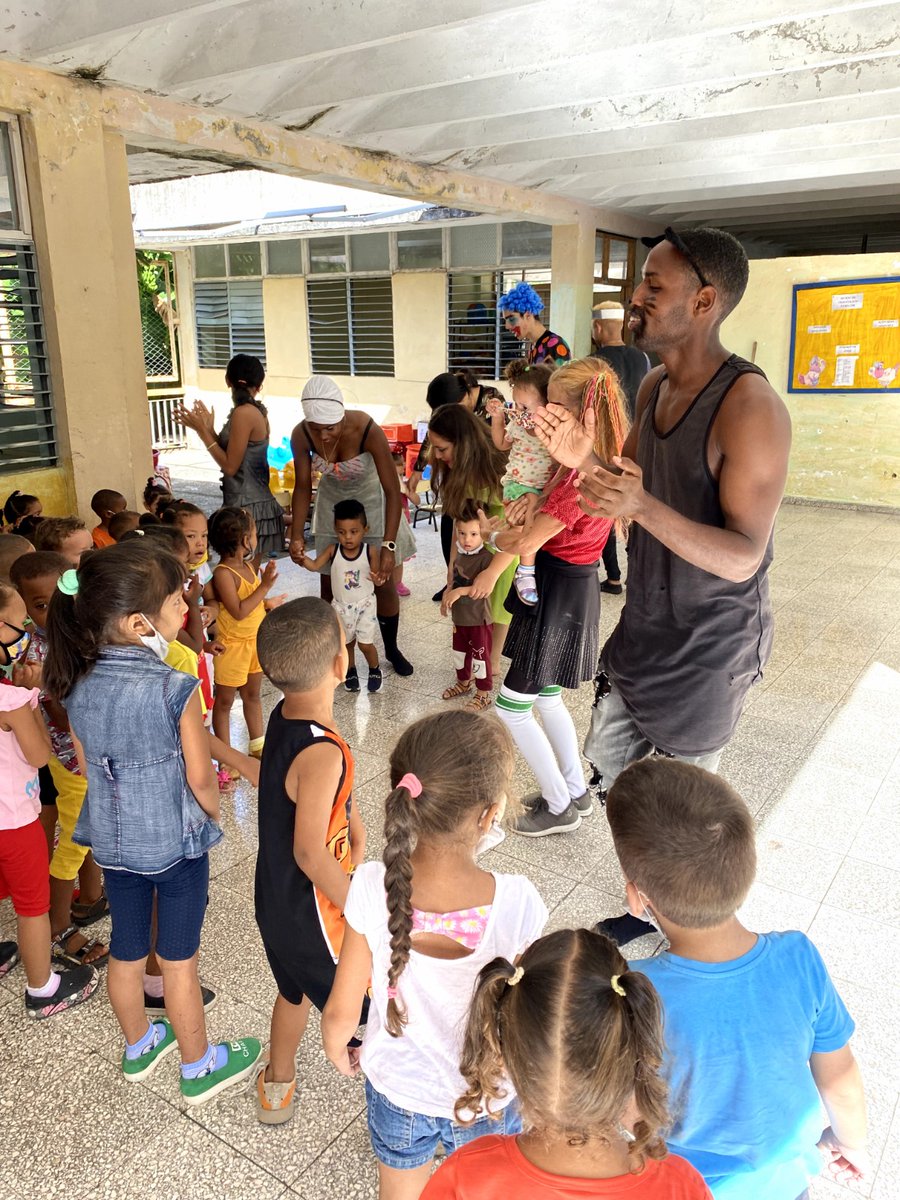 feupalmasoriano's tweet photo. 💪🏻Seguimos alegrando los corazones💓 de nuestros pequeños, hoy en el CI "Sueños Infantiles" donde tanto pequeños como trabajadoras se divirtieron 🥳de lo lindo.
Sonrisas en Verano 🏖️es el nombre que le dimos a nuestro recorrido habitual por nuestros círculos infantiles. https://t.co/gNLFRzAGu0
