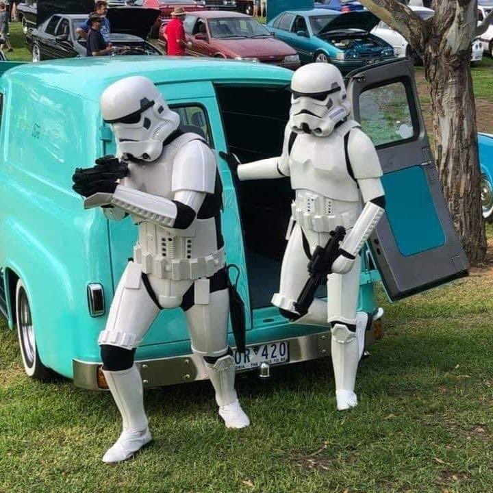 Troopers, deploy! No one ever expects the turquoise van. @FISD501st @501stknightfall #501st #501stLegion #Stormtrooper #BadGuysDoingGood