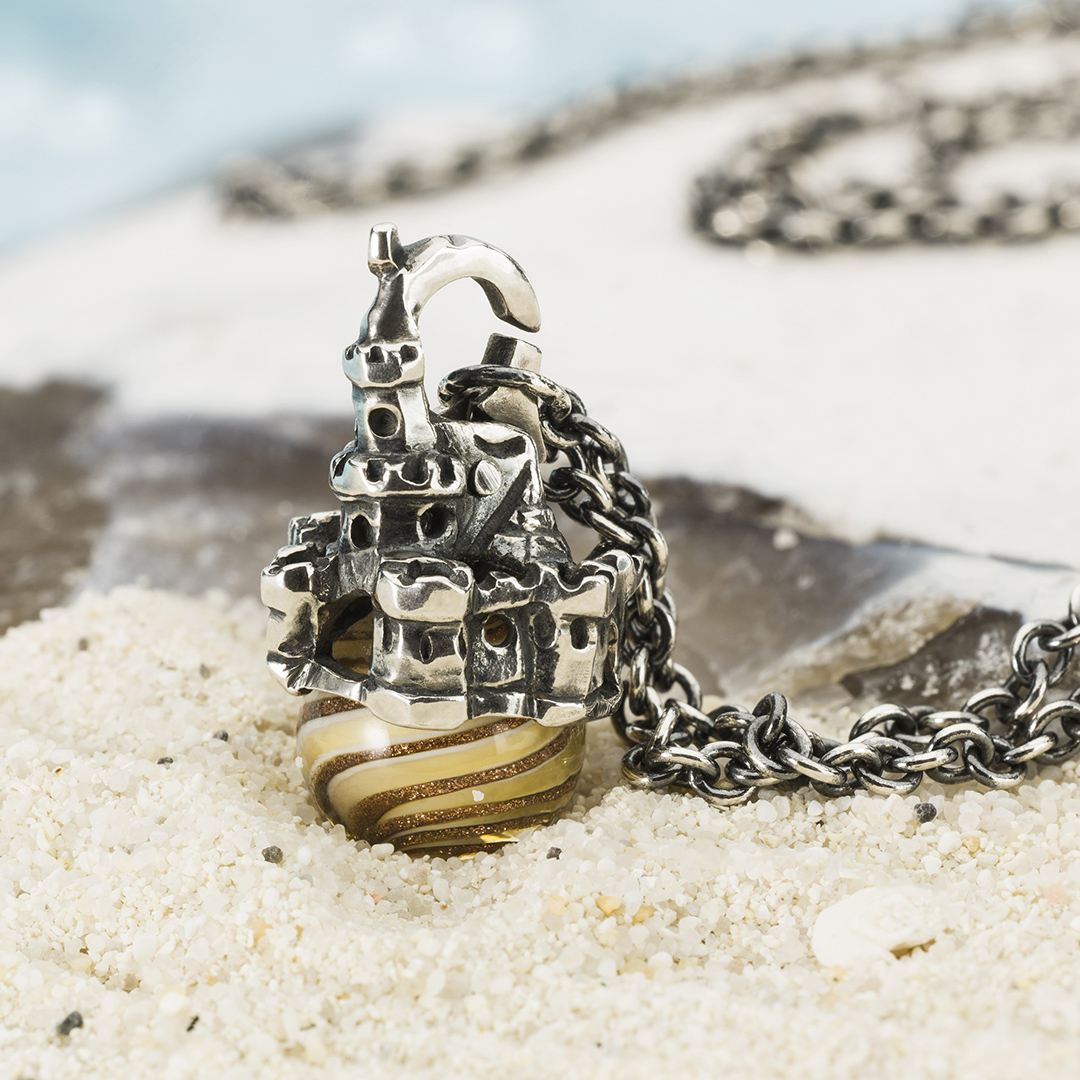 Immerse yourself in our enchanting Beach Edit today and discover a treasure trove of exquisite designs inspired by ocean mysteries. 🌊🏖️  #trollbeads #trollbeadsofficial #sterlingsilver #everystoryhasabead #gemstones #glass #danish #jewellery #beachedit #seaside
