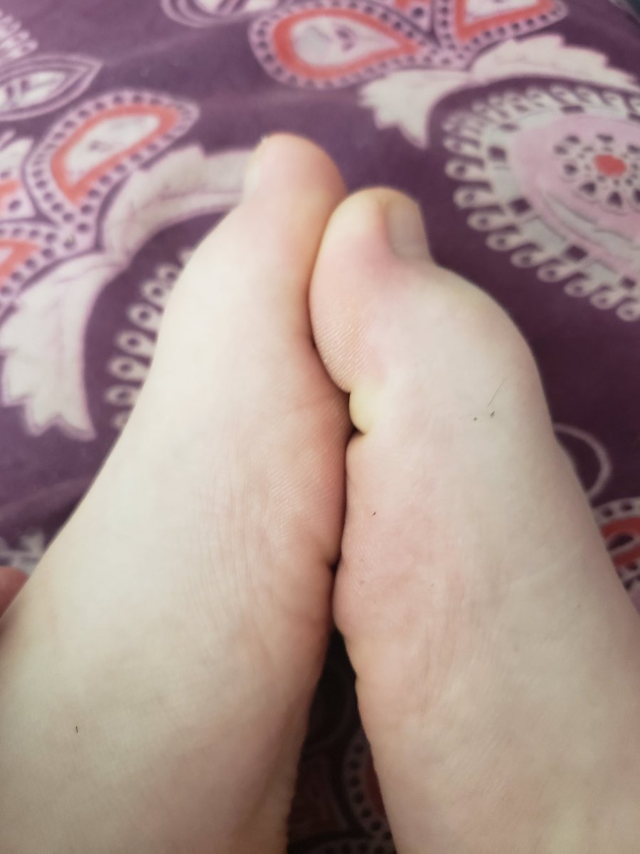 Feetish_men's tweet photo. #feetpic #feetfethish #feetfinder #feetcontent #feet_lover #feetfetiche https://t.co/4fIENv9kOH