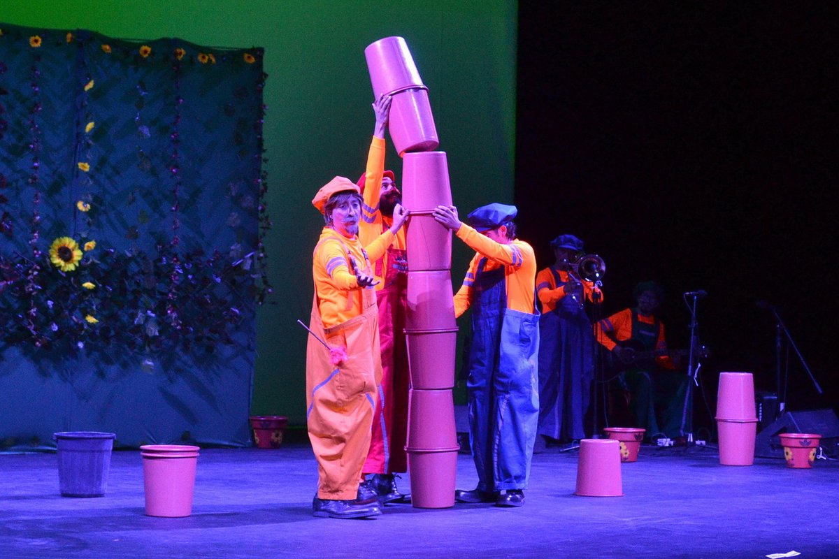 Con gran colorido y alegría iniciamos ayer nuestras celebraciones de 4° aniversario, con la actuación de Comparsa La Bulla. Nos quedan cuatro días de fiesta y actividades gratuitas. Consulta cartelera en bit.ly/aniv4purisima