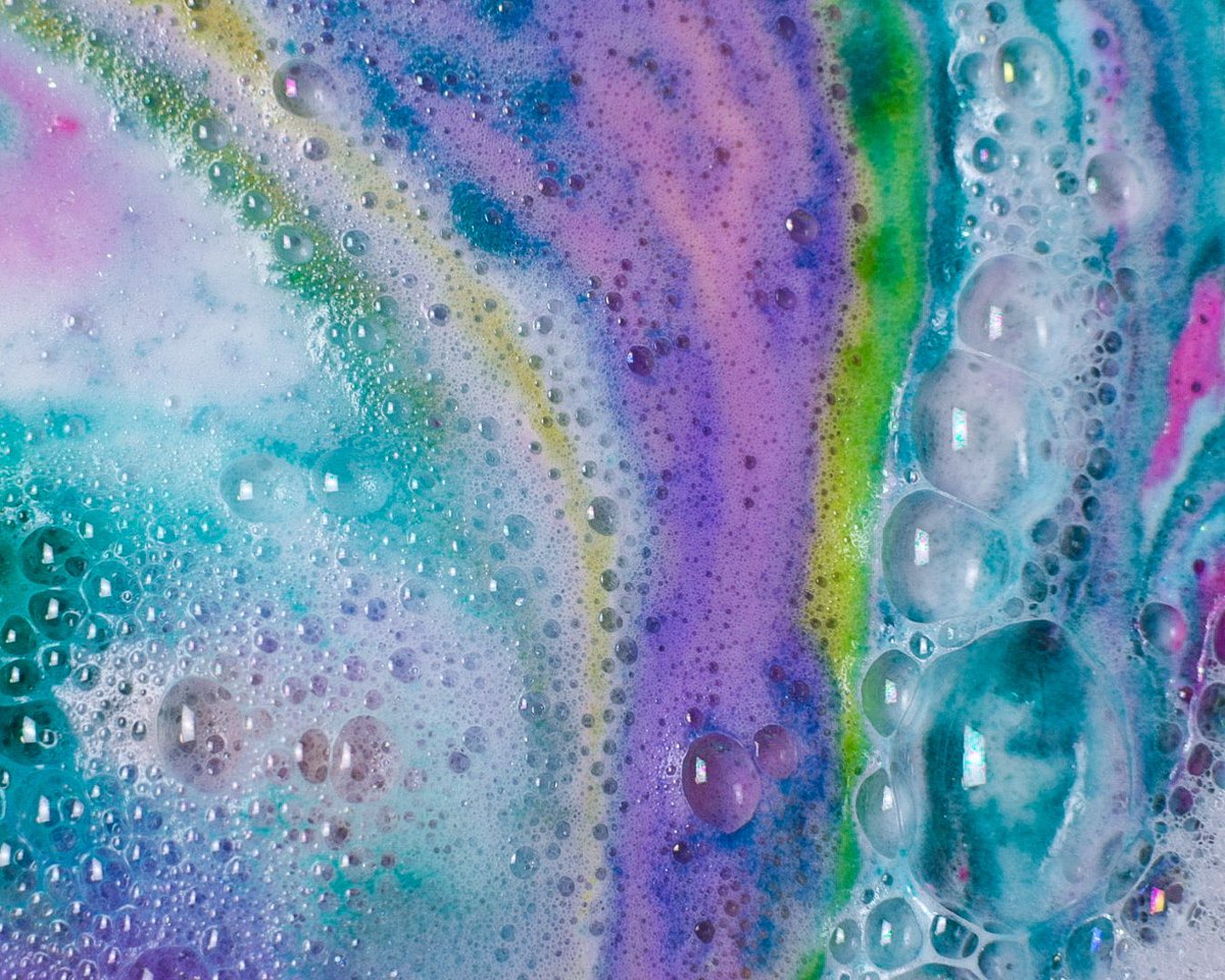 glitterybaths's tweet photo. Mermaid bath bomb from this month’s @LushLtd Kitchen subscription box 🧜🏻‍♀️🩵🫧

#Lushie #LushCommunity https://t.co/x1kYHBV5p7