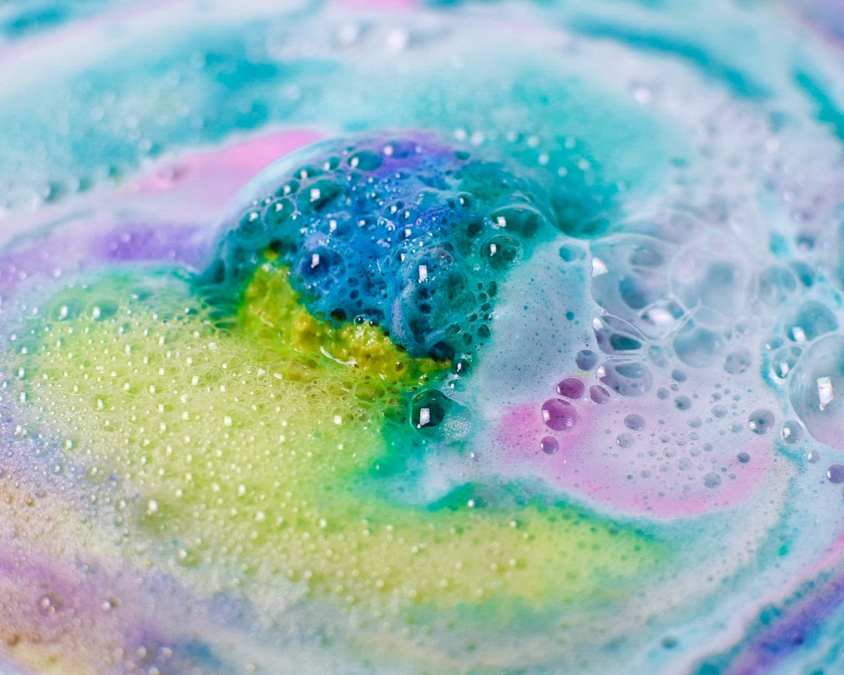 glitterybaths's tweet photo. Mermaid bath bomb from this month’s @LushLtd Kitchen subscription box 🧜🏻‍♀️🩵🫧

#Lushie #LushCommunity https://t.co/x1kYHBV5p7