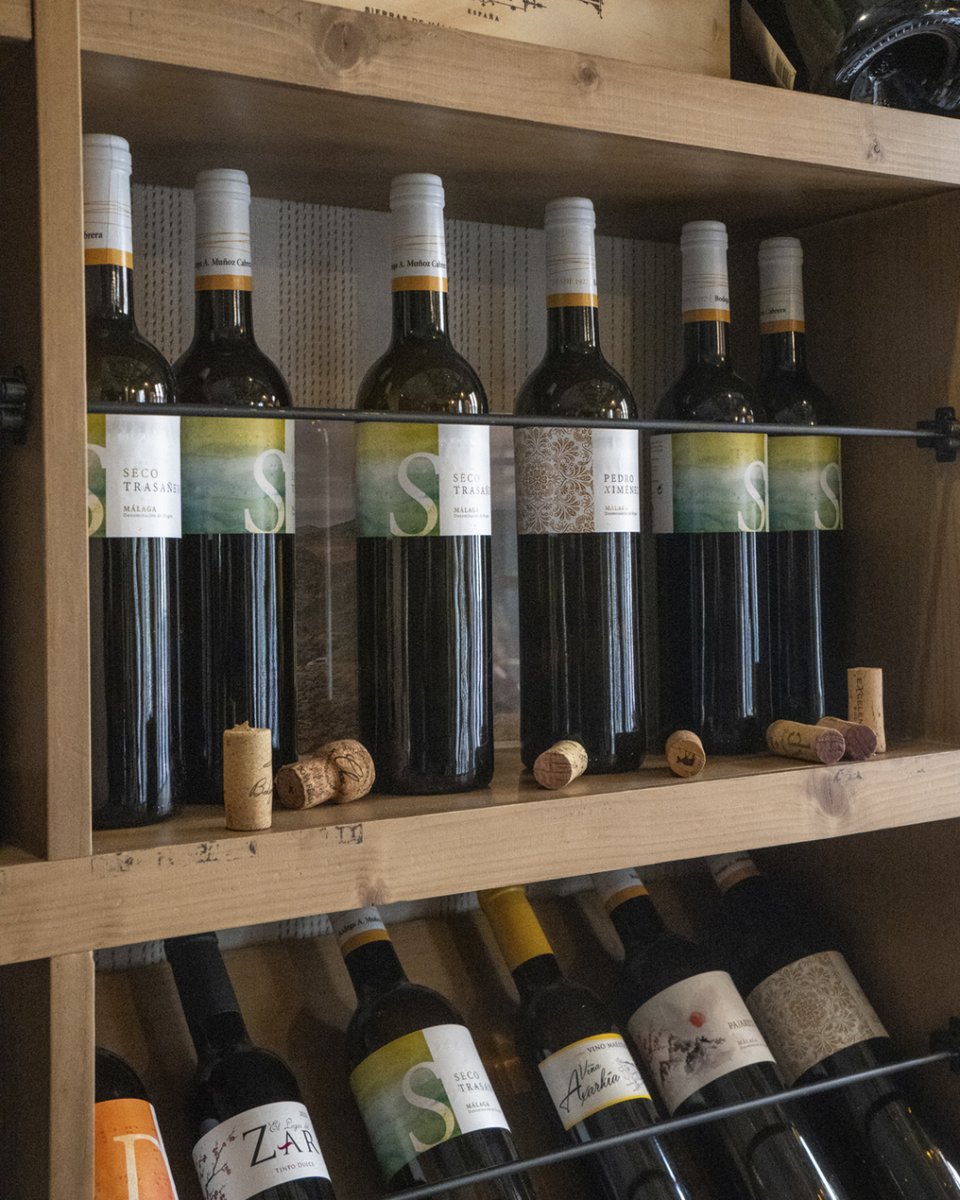 Desde los delicados vinos blancos hasta los intensos tintos, hemos seleccionado minuciosamente los platos para ti. 

📱 Reservas: +34 689 586 795 / + 34 951 539 044 
📍 c/ Álamos 8, Málaga

#Málaga #wine #winelover #foodandwine #vino #invinoveritas #vinoteca #vinosdemalaga