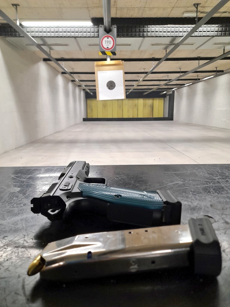 JanSuch6's tweet photo. #GunCentrum #CZ75SP01 #Shadow2 https://t.co/s16ld3w6wl