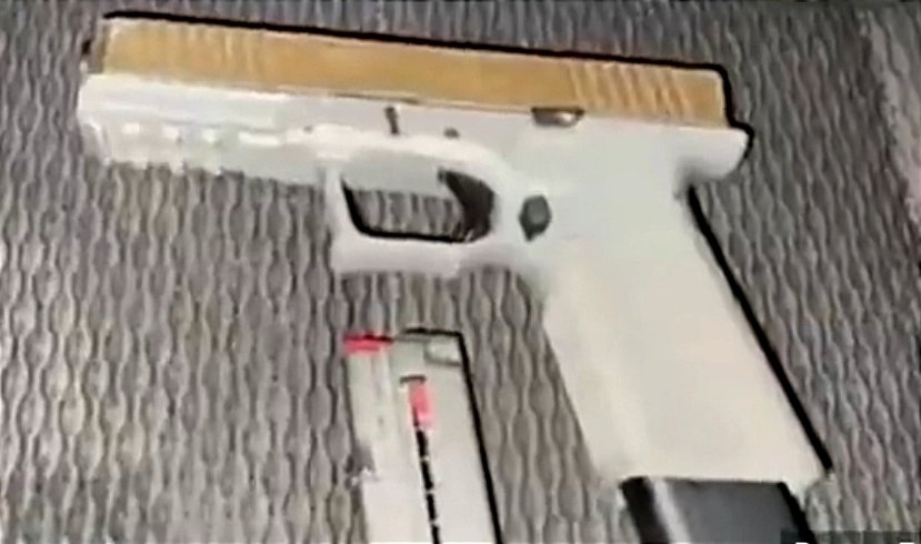 <a href="/MinSegPma/">Ministerio de Seguridad Pública de Panamá</a> <a href="/NitoCortizo/">Nito Cortizo</a> <a href="/PGN_PANAMA/">Procuraduría General de la Nación</a>   Siguen apareciendo clones de pistolas Glock (pistolas fantasmas), sin la marca, calibre, ni número de serie porque es una copia. ¿Cuándo se investigará este delito y habrá arrestos? <a href="/AppaPanama/">APPA - Panamá</a> <a href="/ClubTiroBalboa/">Club de Tiro de Balboa</a>