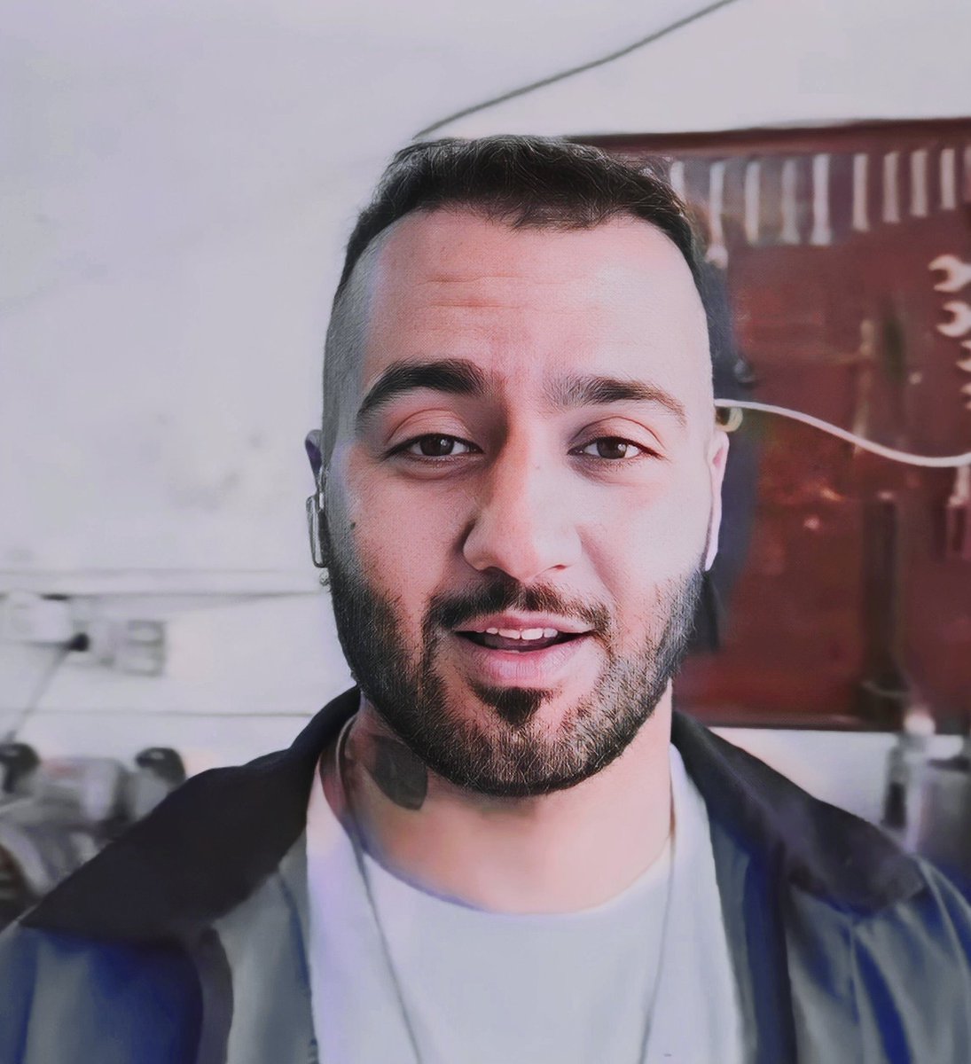 _۲۶۴روز_
۶ سال و ۳ماه حبس + ۸ ماه بلاتکلیفی در انفرادی..
طبق کدوم تبصره و قانون؟؟؟
همه‌چیتون پوشالیه، ناجوانمردانه‌ست
حق #توماج_صالحی یک ثانیه زندان هم نبوده و نیست
آزادش کنید.
#FreeToomaj 
#محمد_صادقی