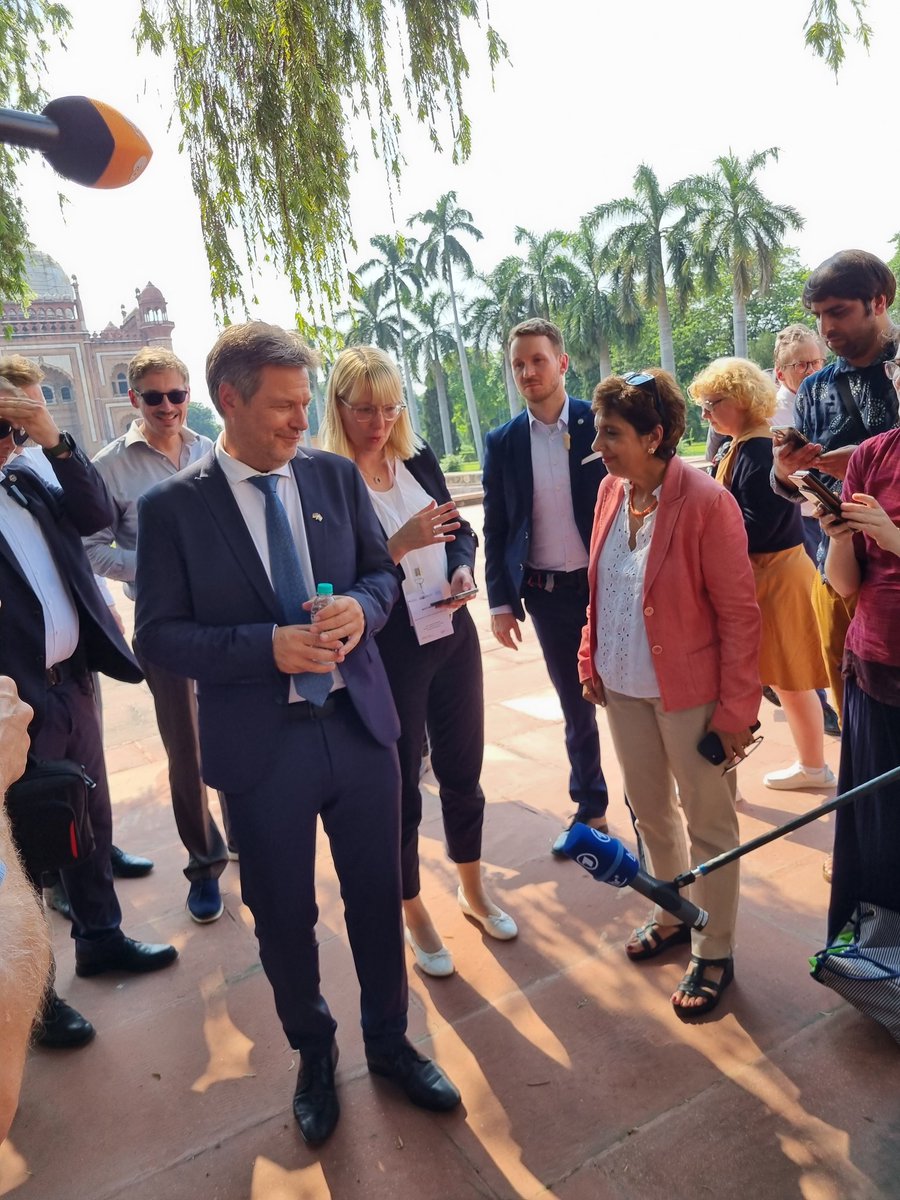 Zwei Minister zu Besuch in einer Woche: Arbeitsminister Heil wirbt in Indien für Fachkräfte, Wirtschaftsminister Habeck für mehr Kooperation zwischen deutschen und indischen Unternehmen - gerade im Bereich Energie. <a href="/samuel_ja/">Samuel Jackisch</a> @Weltspiegel_ARD #PODCAST 👇 ardaudiothek.de/episode/die-ko…