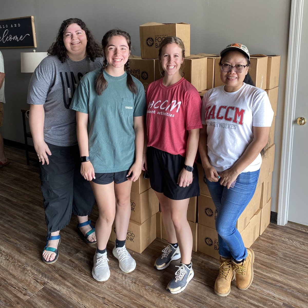 We got to volunteer with the AR Food Bank this morning in Morrilton! We packed over a hundred boxes of food being distributed this week. These students worked hard! 🥫📦 #serve #UACCM