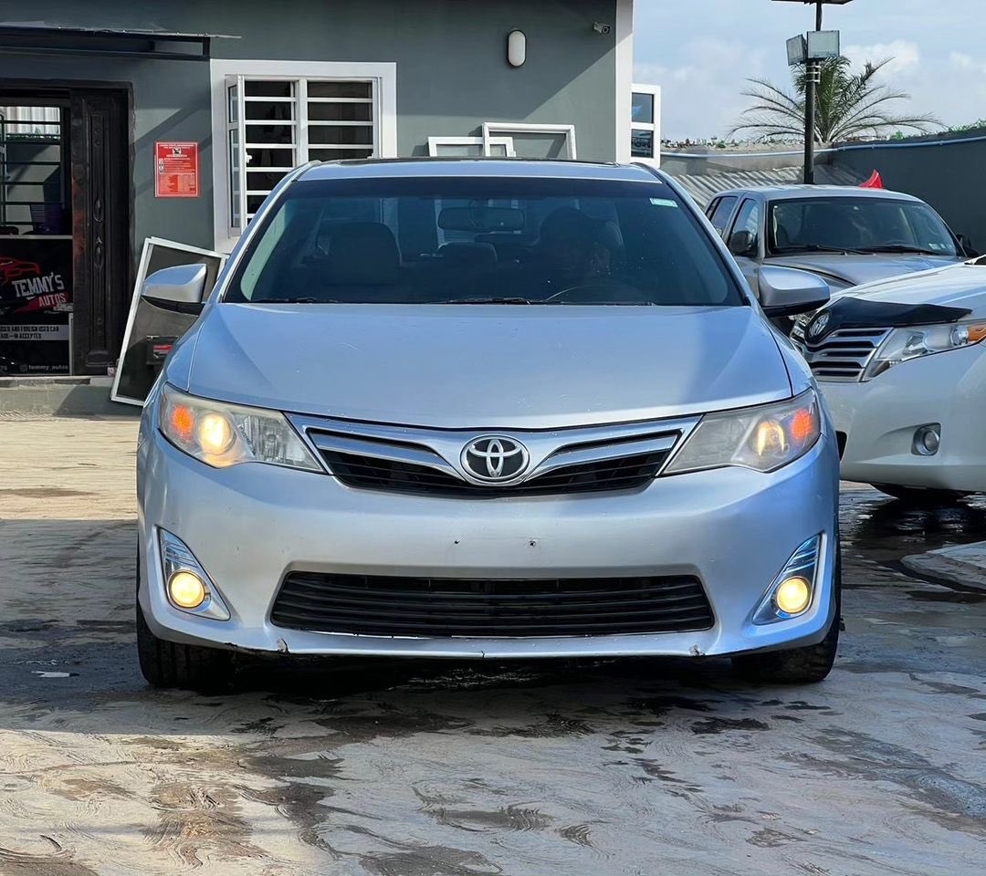 Auto__wheels's tweet photo. Registered Toyota Camry 2013 XLE
Thumb start 
Reverse camera 
Navigation screen 
First body pan
Price: 5.8m
Location: Lagos 
Call or WhatsApp : 08166239674
#At20 #Instablog #BrunoFernandes #WhatsApp #AlNassr #Tinubu #Hilda https://t.co/NxHsxhLHfn