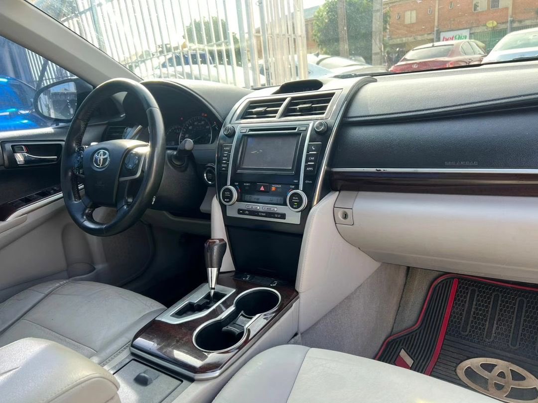 Auto__wheels's tweet photo. Registered Toyota Camry 2013 XLE
Thumb start 
Reverse camera 
Navigation screen 
First body pan
Price: 5.8m
Location: Lagos 
Call or WhatsApp : 08166239674
#At20 #Instablog #BrunoFernandes #WhatsApp #AlNassr #Tinubu #Hilda https://t.co/NxHsxhLHfn
