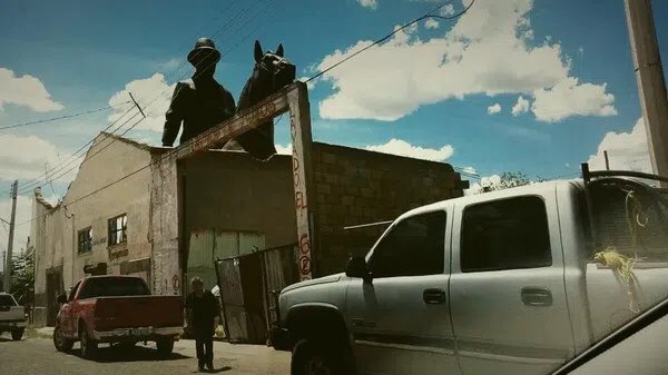Cuauhtemoc_1521's tweet photo. La gigantesca escultura de Pancho Villa de 14 m de altura localizada en Hidalgo de Parral #Chihuahua, a una corta distancia de donde fue acribillado. Noten que lleva su icónico sombrero salacot. La conocías? Un 20 de julio de 1923 fue asesinado Villa en la ciudad mencionada. José Doroteo Arango  tenía 45 años al morir y sabemos que su altura rondaba los 178 cm. #PanchoVilla 

Primera fotografía cortesía de @luix_ramirez