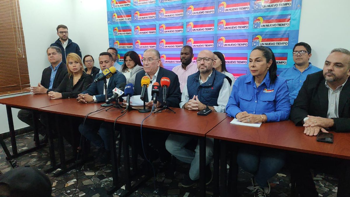 La reconstrucción de Venezuela, la reinstitucionalización, el respeto a los derechos humanos y el retorno de millones de venezolanos a sus hogares. Seguiremos siempre en el camino de la paz y de la lucha electoral a tiempo completo", insistió mediante rueda de prensa desde la