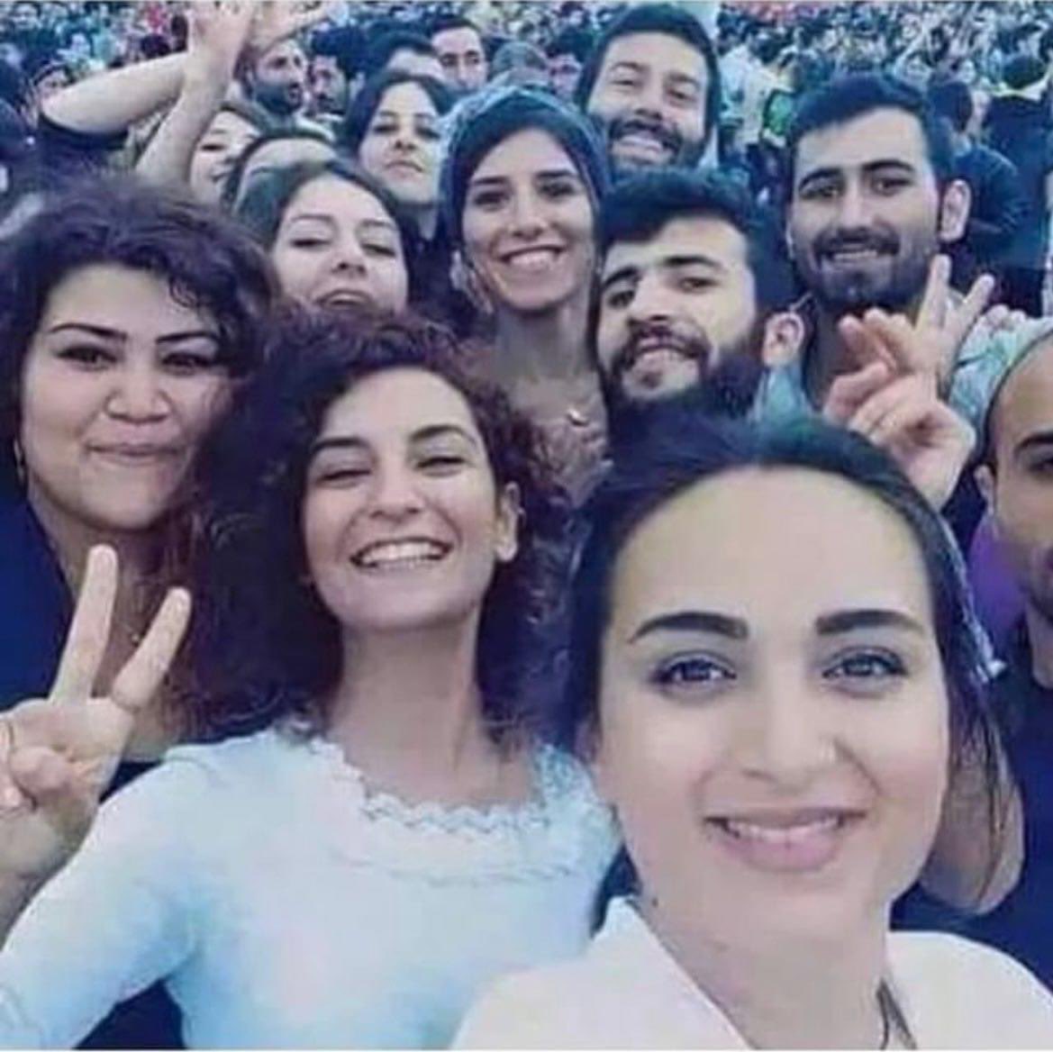 yasarseyman's tweet photo. Ozan Dertli Divani diyor ki:
“Diktiğimiz fidanların
Meyvesini yiyemedik
Ne suçu vardı onların
"Dur be, zalim", diyemedik.”
Suruç sekiz yıldır dinmeyen sızımızdır…🥲 
#suruçkatliamı #suruç https://t.co/dyDc6hId24