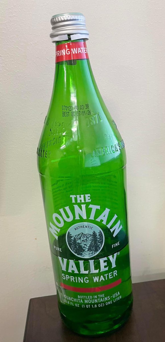 AngelAmorAphros's tweet image. This is a friendly reminder to drink your water today and spring water ONLY. Best water ever! Get you a glass bottle. @MtnValleyWater #MountainValleySpringWater