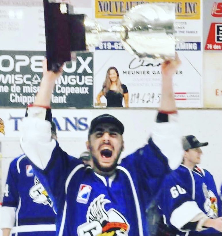 GMHLTitansGM's tweet photo. Nous avons un poste de coach adjoint disponible chez les Titans de Témiscaming JrA

We have an assistant coach opportunity opened with the JrA Temiscaming Titans 

Please message me or 
gm@titanshockey.ca

Tradition gagnante/winning tradition 

Titans…the name says it all 🏆 https://t.co/N6cKJ1IxFN
