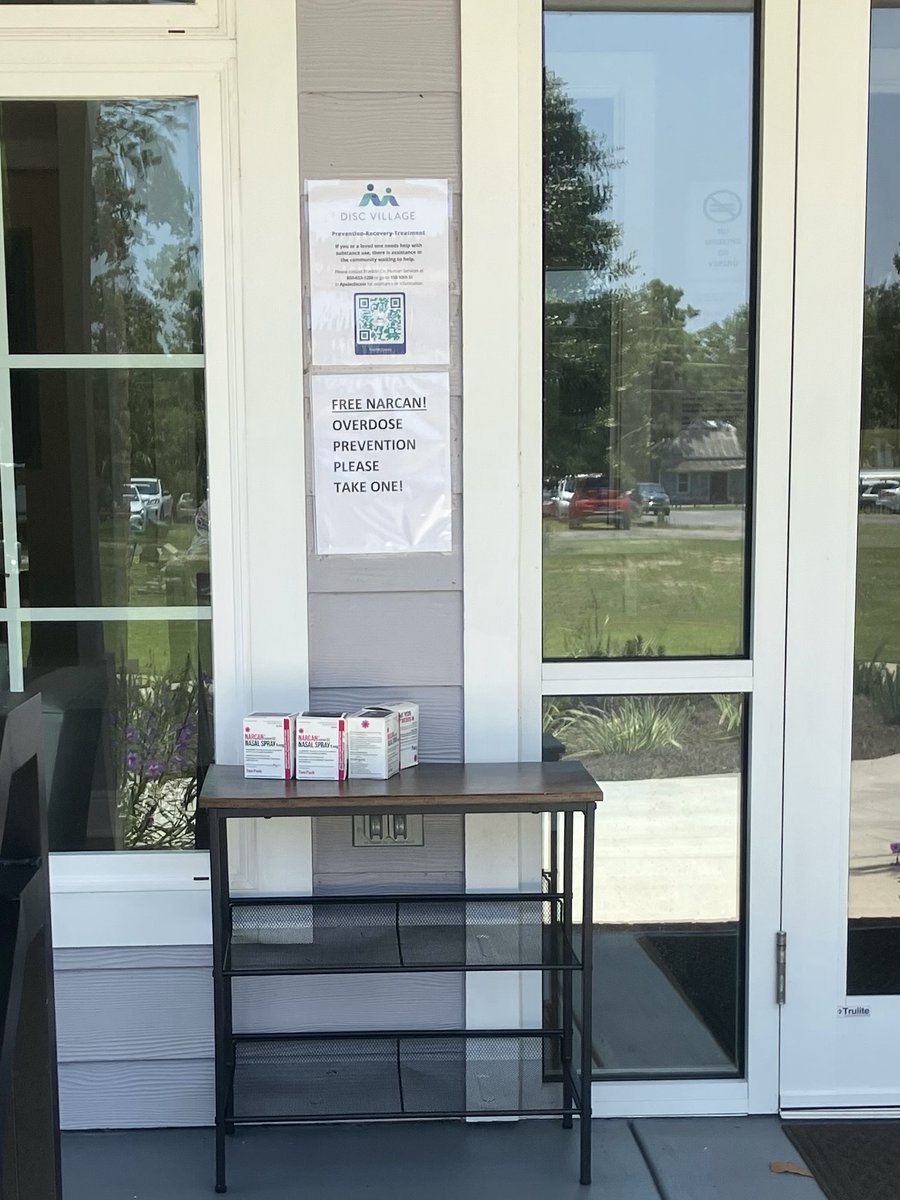 If someone you know takes opioids or prescription opioids, it is important to be prepared for a possible life-threatening opioid overdose emergency. To find NARCAN in your community, you can use our Naloxone locator at discvillage.org/naloxone
#narcan #naloxone #prevention