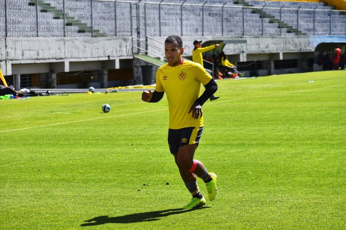 #Pretemporada. GANÓ "Papá". 

<a href="/Aucas45/">S. D. Aucas Oficial</a>, se impuso 2x0 en un cotejo de comprobación de 60 minutos, con el #SDQuito. 

Los goles del "Papá" fueron de Luis Cano y Rómulo Otero. #Aucas