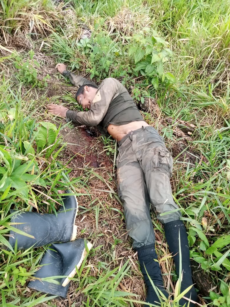 waldoalarconho1's tweet photo. El general designado por el gobierno petro para acabar con los otros grupos narcoterroristas que delinquen en la frontera con Venezuela, Ecuador y Perú es alias Ivan Mordisco FARC, desde ayer sostienen combates en zona de puerto Guzman Putumayo, donde llevan más de 30 muertos. https://t.co/v8cRqwSj1S