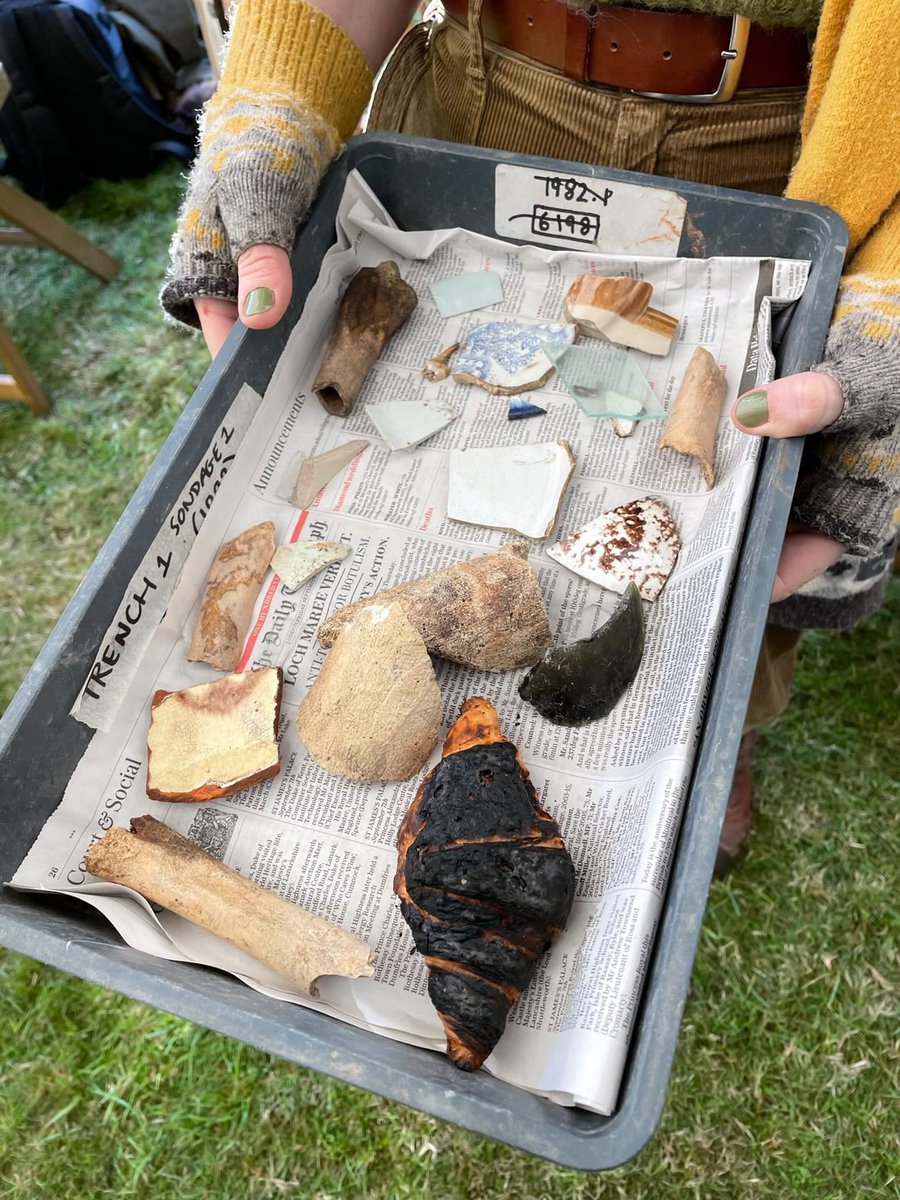 Just been reminded that I snuck a burnt croissant into the finds tray in the Bewick episode of The Great British Dig. Need to watch it back to see if it makes an appearance 🥲