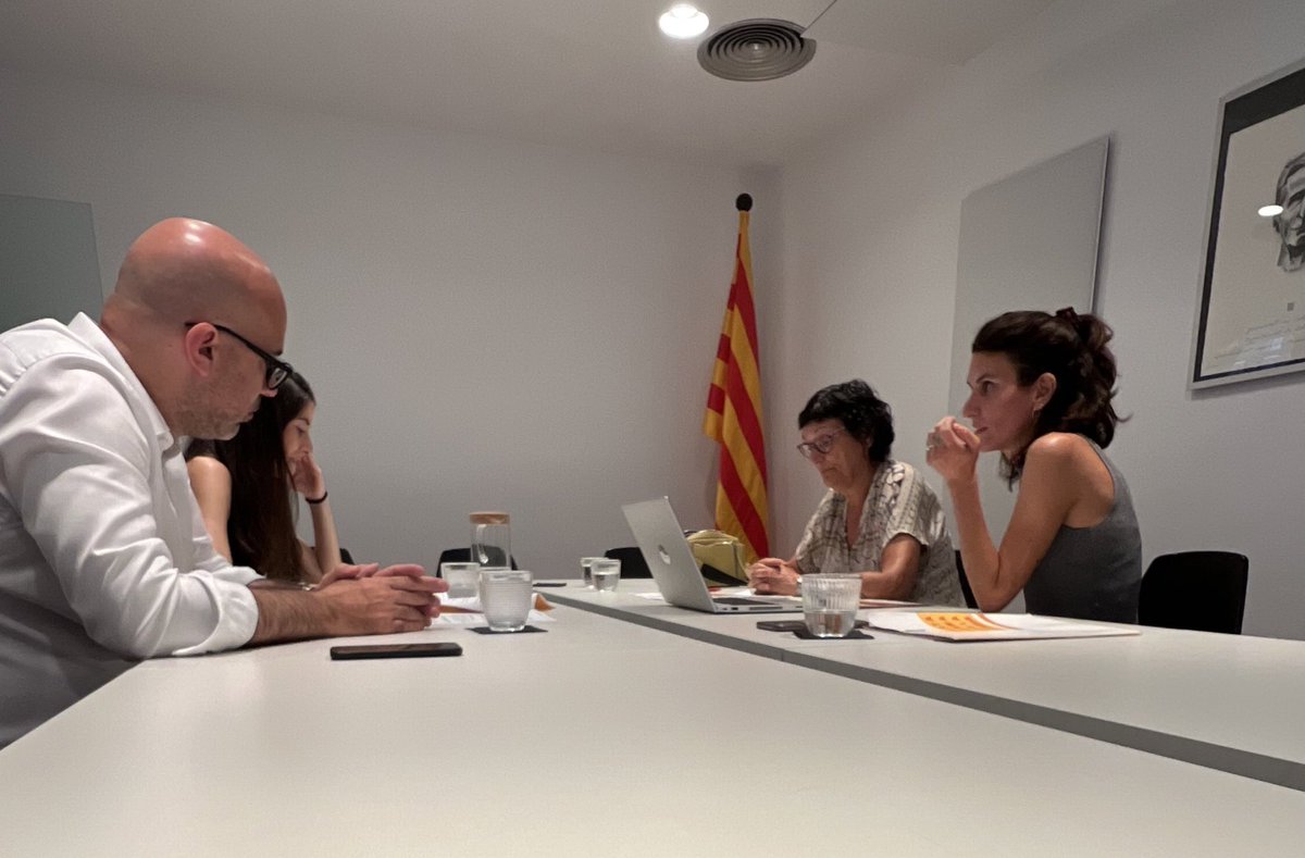 🟢 Trobada interessant i útil la que hem tingut aquesta tarda amb les companyes de <a href="/llenguacat/">Plataforma per la Llengua</a>

Un cop més els hem mostrat el nostre suport al programa estratègic del català i agraïment per la tasca que fan cada dia 📝

#AraToca
