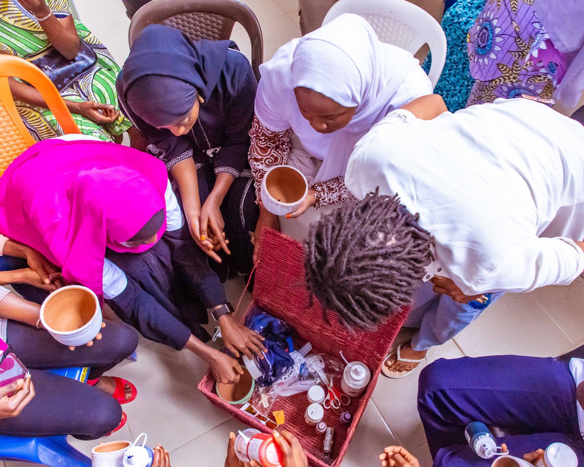 iamawwas's tweet photo. If the voice from my mouth will not be heard, then I will speak with my hands.

#thecircleuniabuja Photo Gallery🖼️

Tag the AWWAS Sisters you see!😁 https://t.co/0AAReIMqyq