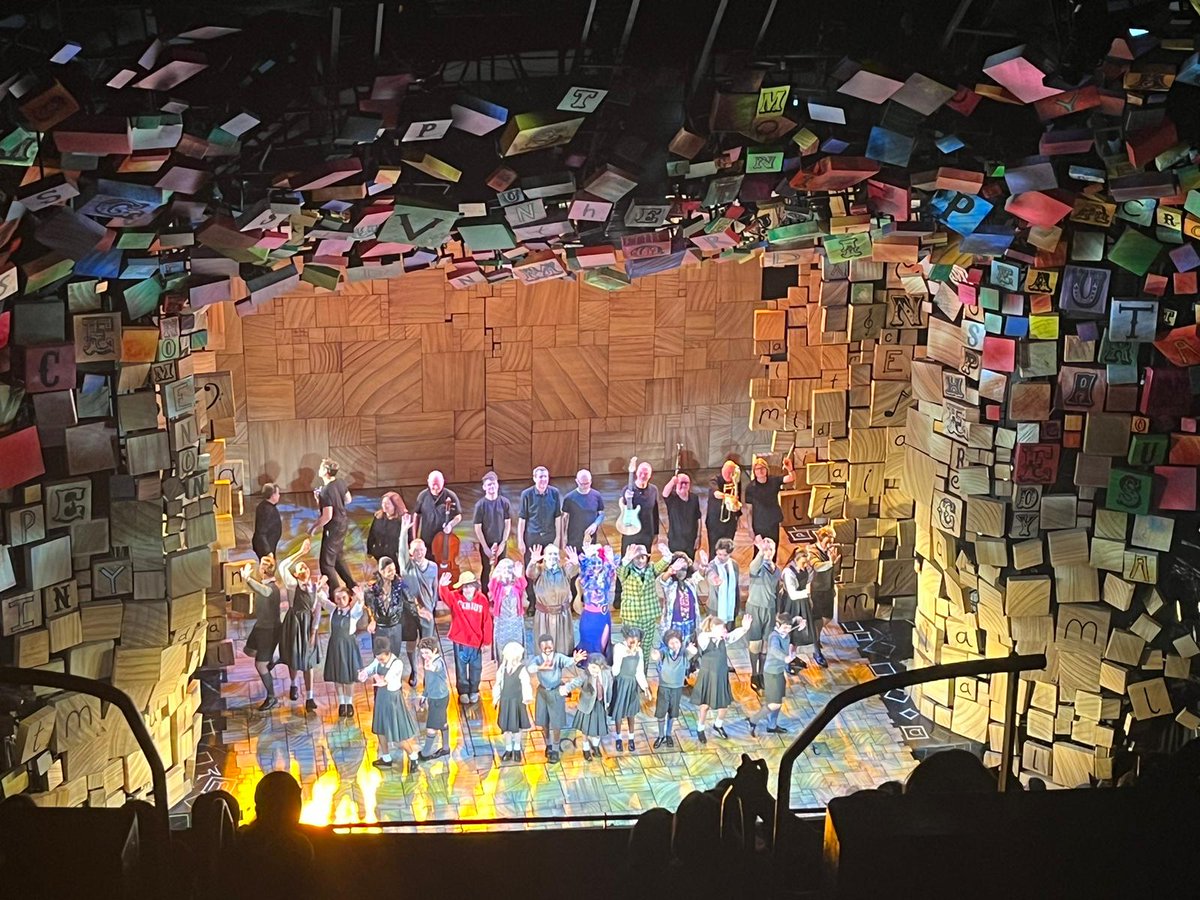 Jack_Lockley_'s tweet photo. A double whammy of shows yesterday in #London, with @MatildaMusical, followed by @DoubtfireUK. Both shows were absolutely amazing and would highly recommend seeing them! #HellooooDears #RevoltingChildren https://t.co/mnY6GFCYbc
