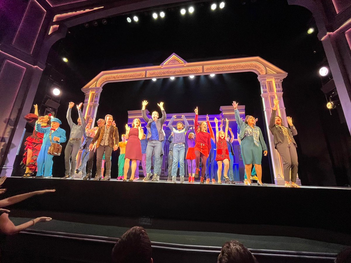 A double whammy of shows yesterday in #London, with <a href="/MatildaMusical/">Matilda The Musical</a>, followed by <a href="/DoubtfireUK/">Mrs. Doubtfire UK</a>. Both shows were absolutely amazing and would highly recommend seeing them! #HellooooDears #RevoltingChildren