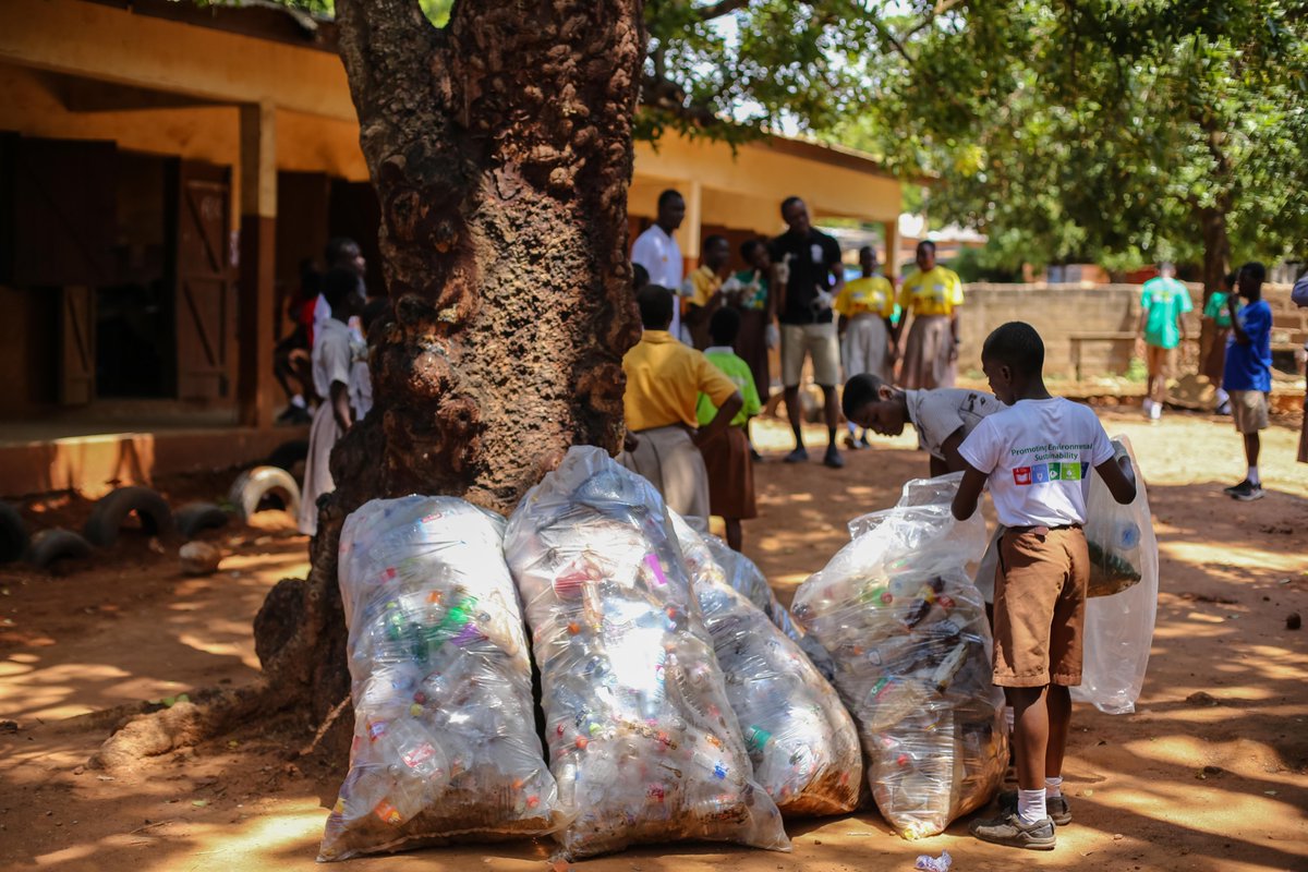 VivoEnergyGhana's tweet photo. As an organisation that values #sustainability, we believe that this exercise is a reminder of the collective effort to create a cleaner and a greener world for ourselves and generations to come. Together we can build a circular economy.
This is the #Vivoway https://t.co/zKQeQxAzFy