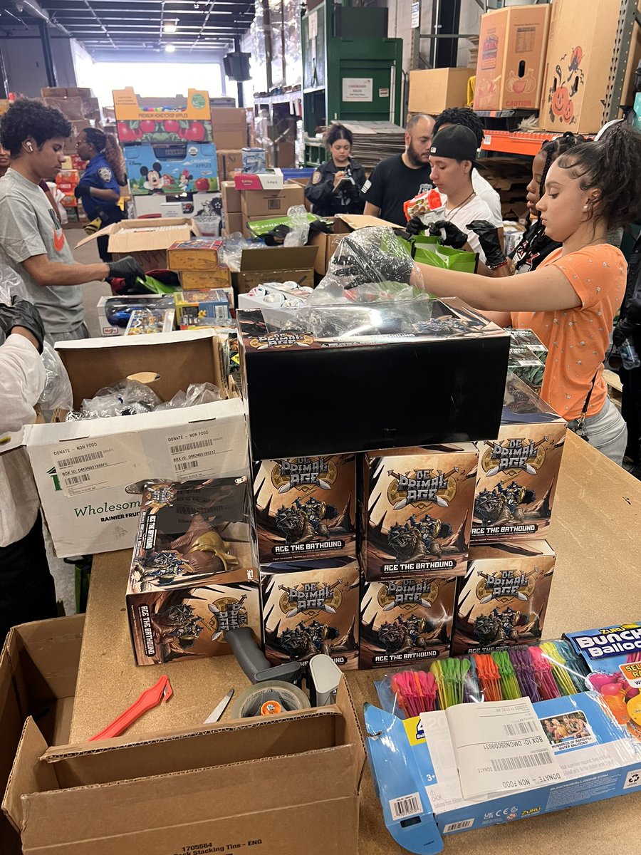NYPDPBBronx's tweet photo. Community Affairs officers, along with ‘Explorers’ and ‘Summer Youth’ are hard at work prepping next weeks ‘Harmony Day Picnic’.  1500+ kids from all neighborhoods representing the Bronx are expected to attend.  We’ll be ready for a day of FUN…See you soon! #BXStrong 🙏🏽 https://t.co/ZbzkcM9ocz