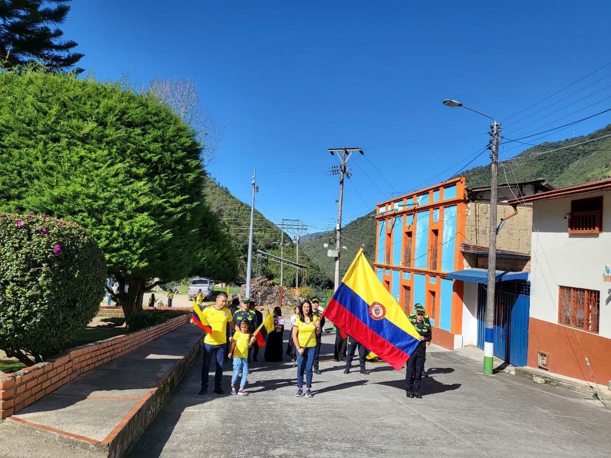 SantaBarbaraStd's tweet photo. Nos sentimos inmensamente felices de celebrar hoy el Día de la Independencia de 🇨🇴, un país con el que compartimos innumerables lazos que nos unen. 

Expresamos nuestras felicitaciones a todo el pueblo colombiano y nuestro profundo deseo por la paz 🕊️

¡Feliz 20 de julio!🇨🇴 https://t.co/Tqxe90wZHk