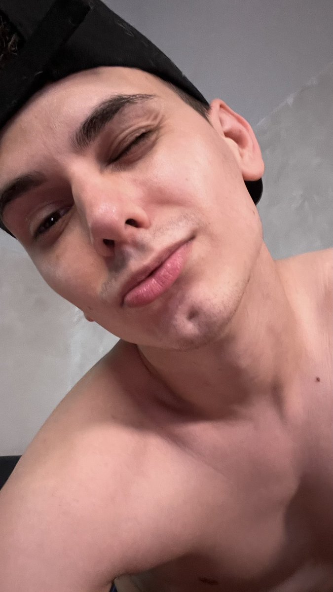 KevinFany19's tweet photo. Hiiii❤️ who wanna send me a kiss? 
Don’t forget, i am online on
www,https://t.co/YMSgjq6EBX 

Lets chat ❤️ https://t.co/HRNHMd5UGQ