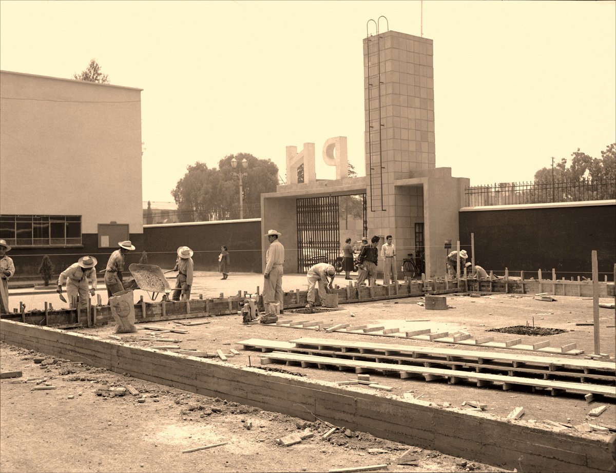 IPN_MX's tweet photo. #IdentidadIPN | Te compartimos esta bella imagen para que recuerdes que eres parte de una institución que nació para transformar al país, creada sobre fuertes cimientos y sólidos valores que hoy le permiten ser reconocida como líder de la educación tecnológica en México.
#Huélum https://t.co/g5oL8JePb5