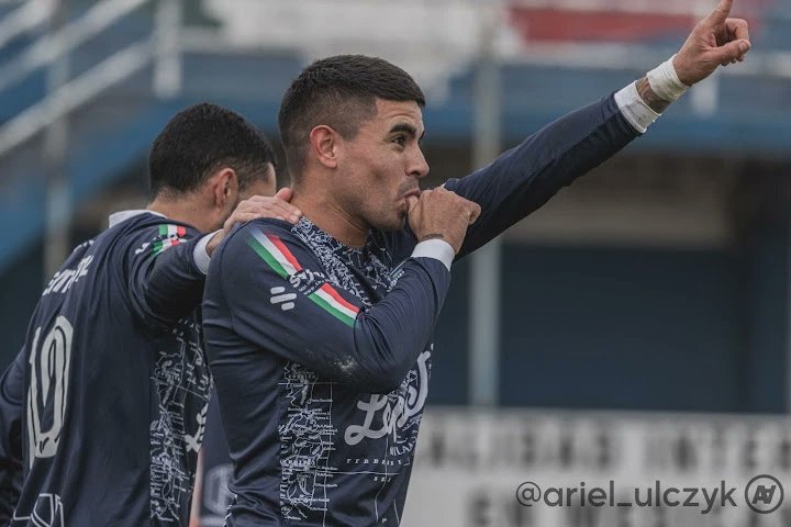 Club Sportivo Italiano on X: Les dejamos algunas fotos del partido entre Sportivo  Italiano y General Lamadrid. 📷 Ariel Ulczyk #VamosTano 🇮🇹   / X