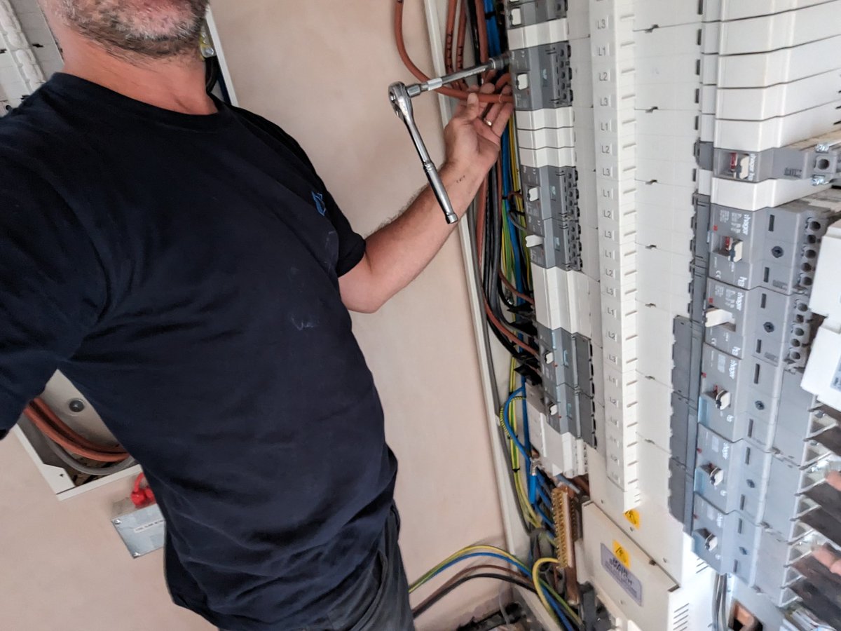 nicolondon83's tweet photo. Adding cables in a school and making man hole communicate ππ€£
Also finishing mains cupboard and all tested ok πππ
https://t.co/hhgQOdOWex
#gay #tradie #men #stubbles #sparkatwork #tradingsparky #hunk #tradingsparky #funladuk #onlyfansbro #onlyfansdude #onlyfansFree https://t.co/enBKfpxwHM