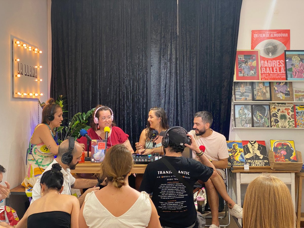 El podcast “El retrovisor” graba con público un 20 de julio. Eso es de héroes.