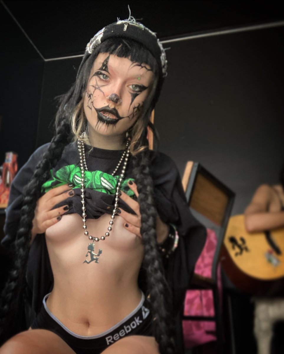 FroggSlutt's tweet photo. WHOOPWHOOP🤡🖤🪓⭐️
Who likes cotton candy!?😈🖤 https://t.co/T2jlQwgzJT
